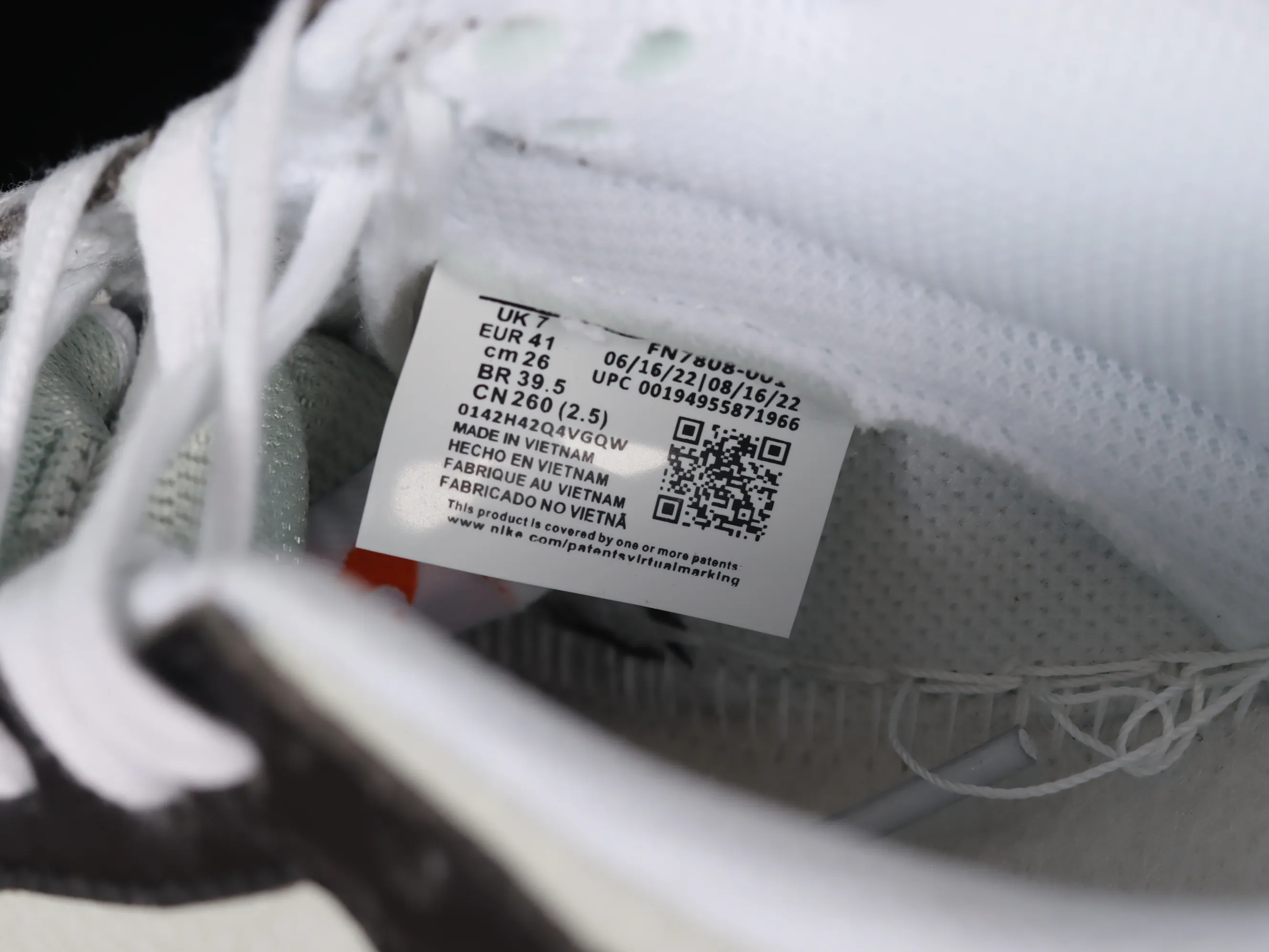 All Categories Nk SB Dunk Series Nk SB Dunk Low Low-top sneakers Cost-effective version Nk Dunk Low "Mini Orange Swoosh" SB low-top sports and leisure sneakers FN7808-001